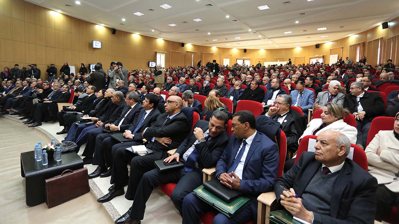 Photo de la rencontre communicative de M. le Chef du gouvernement à la région de l'Oriental